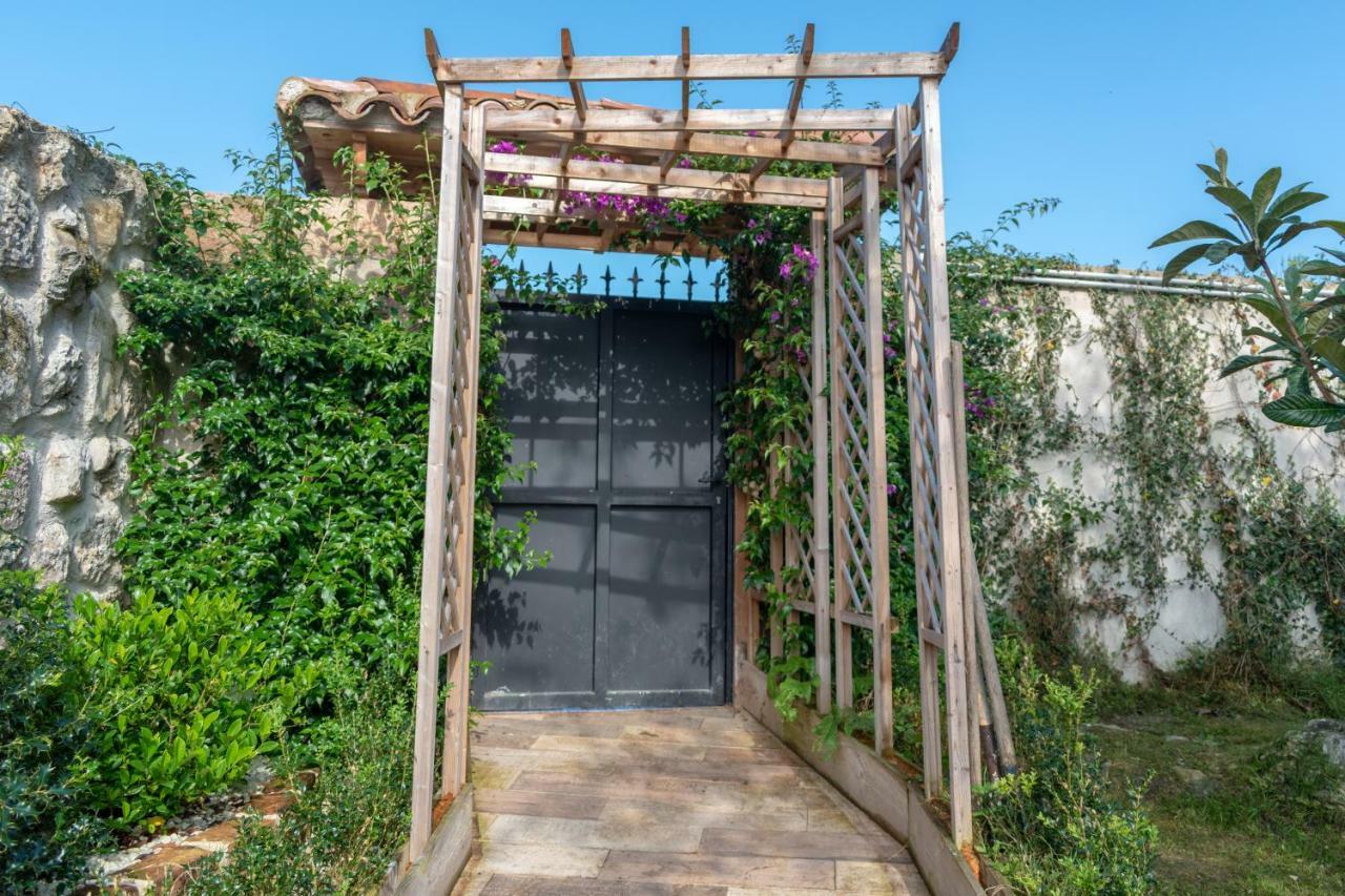 Jardines De *